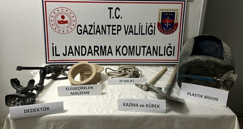 Gaziantep Nizip’te kaçak kazı yaparken  suçüstü yakalandılar