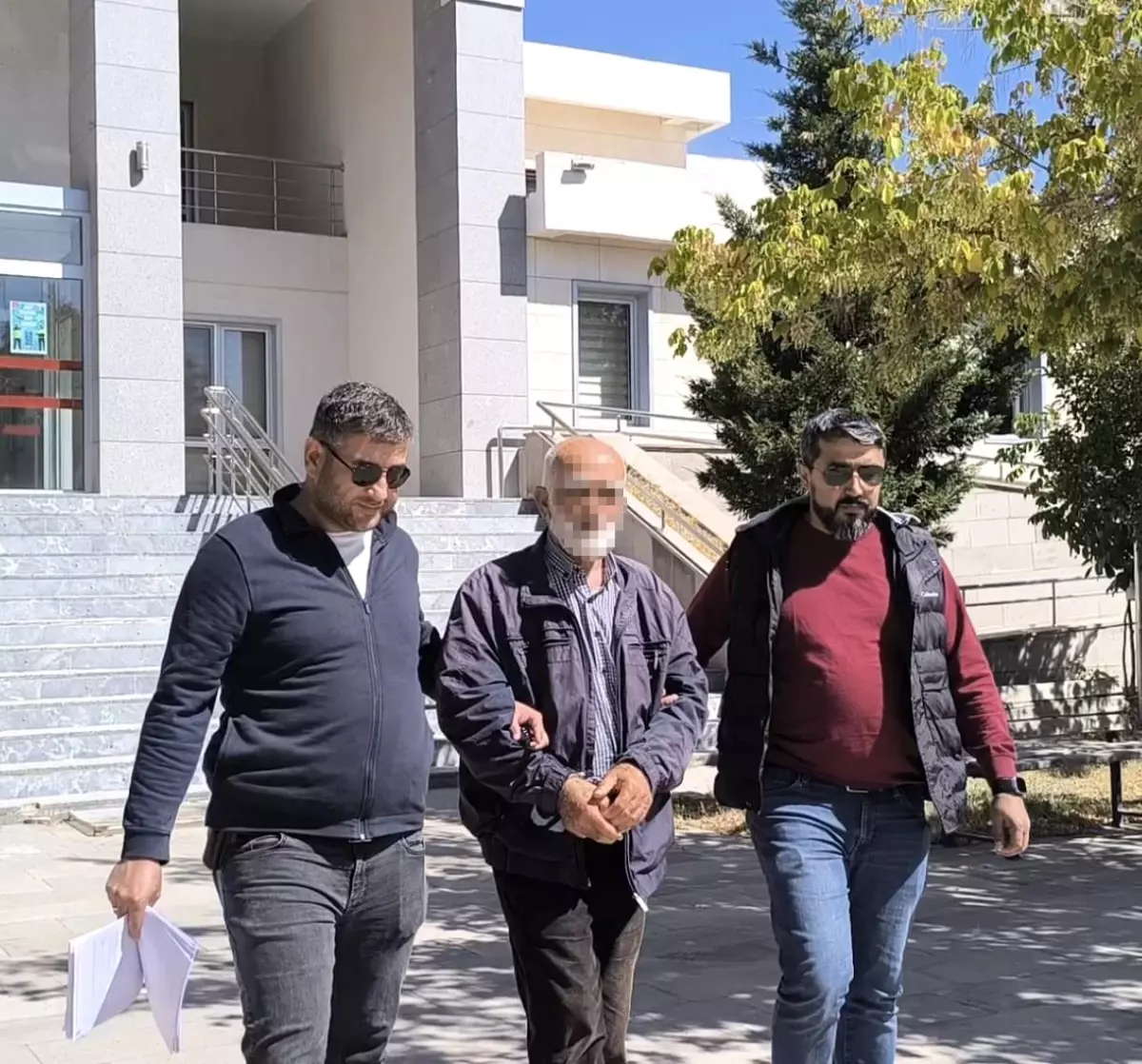 71 yasindaki firari kardes kimligi ile yakalandi rULMnPxY