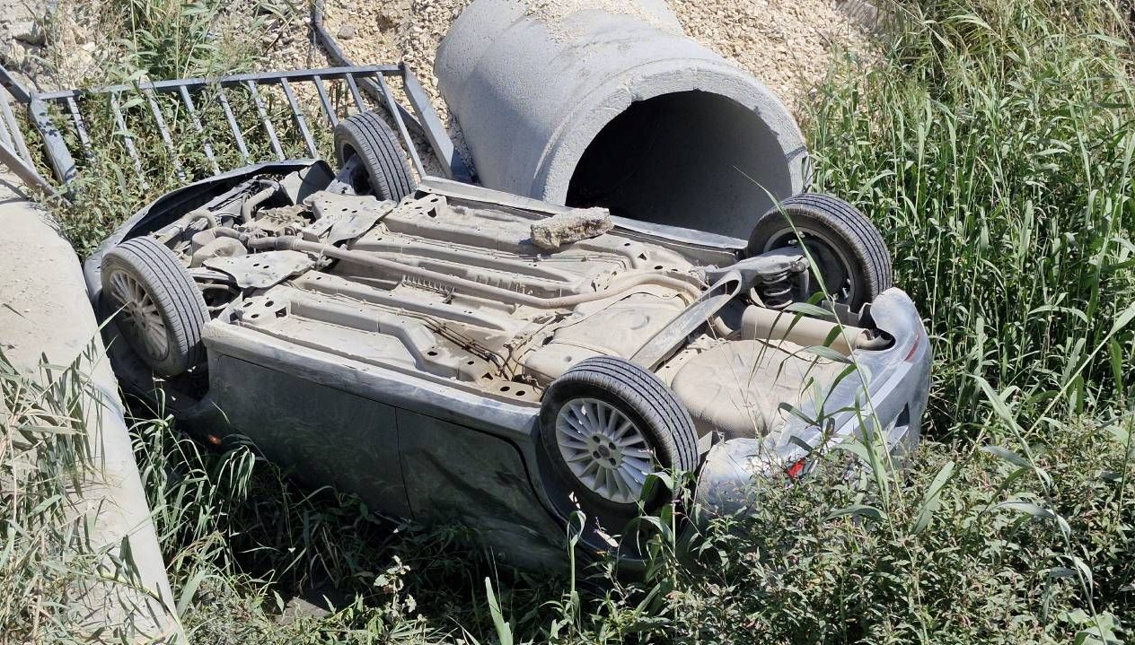 pikapla carpisti su kanalina devrildi 2 kisi yaralandi g4FcmXPL