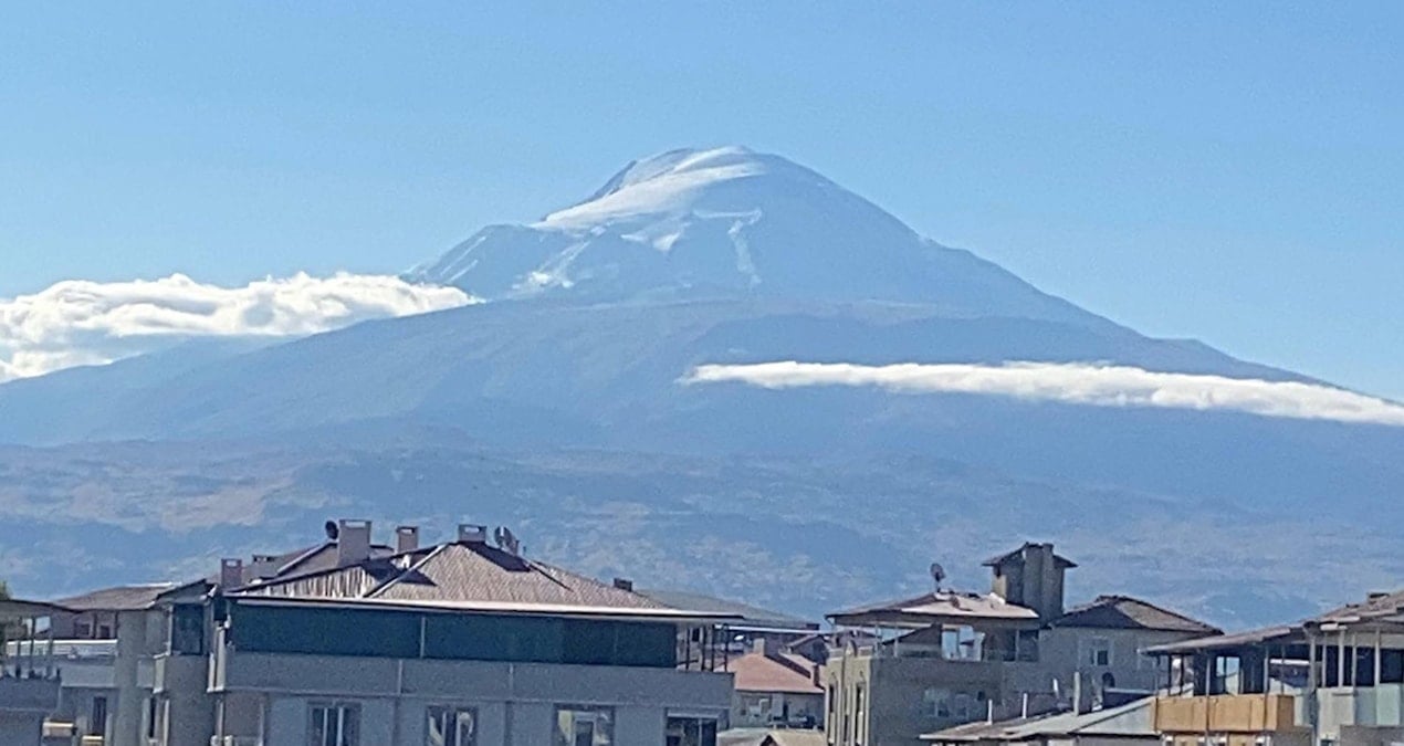 turkiyenin catisi beyazlara burundu KLZYU93x