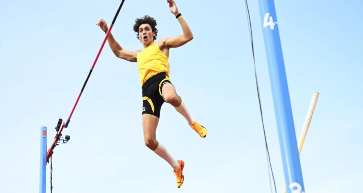 ucan isvecli havada para basiyor peiAB5fS