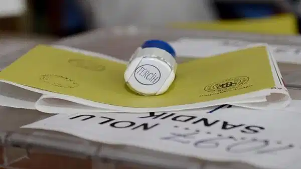 carpici secim anketi sonucu chp birinci dem parti mhpyi gecti YjuCUFKl.jpg