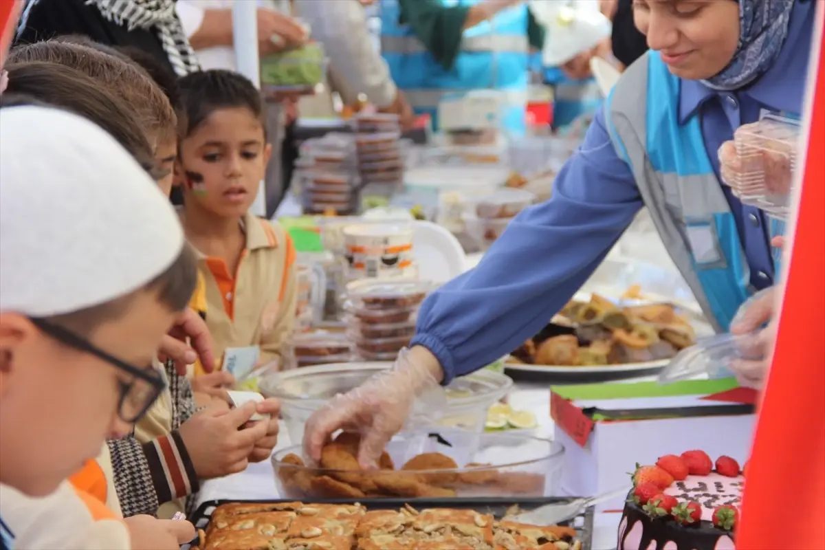 cizrede gazzeye yardim hayir carsisi QqPHLUmG.jpg