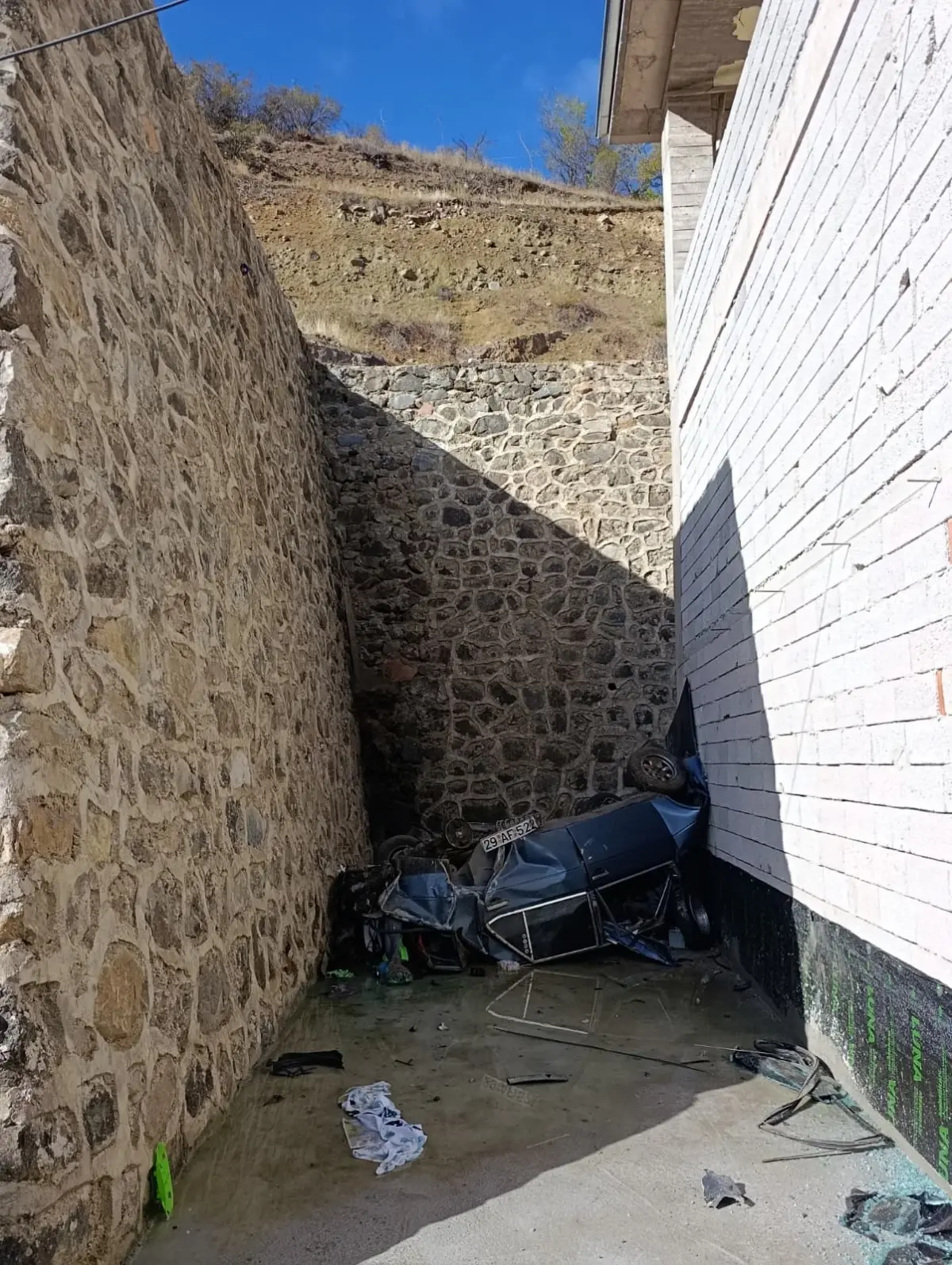 gumushanede otomobil otoparka dustu surucu yaralandi LSRqEIIE.jpg