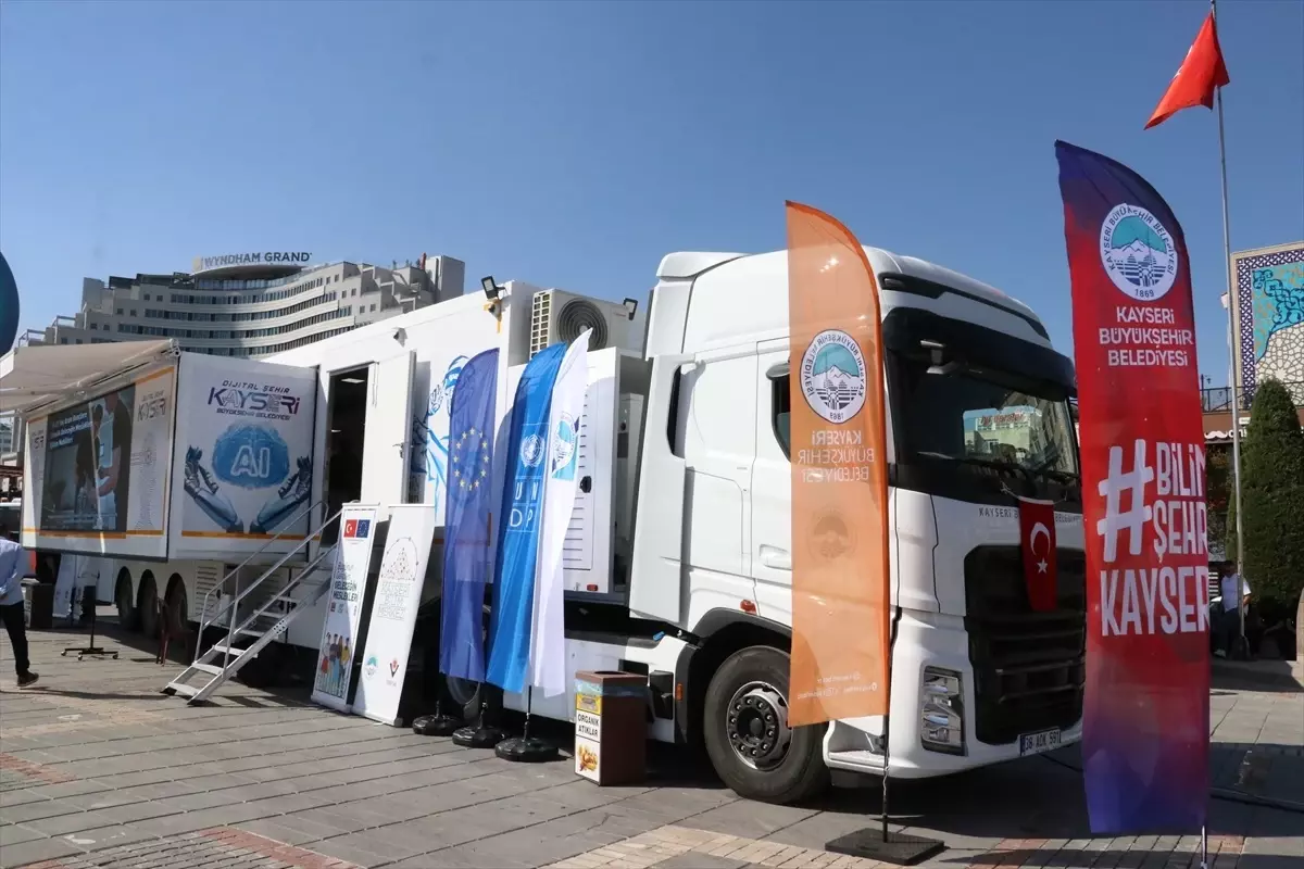 kayseride mobil dijital genclik merkezi acildi lq4b82mq