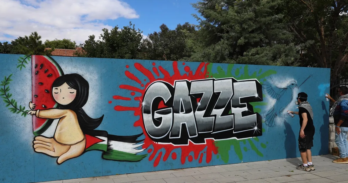 konyada gonullu grafiti sanatcilari gazze icin cizdi CK4vXO6t