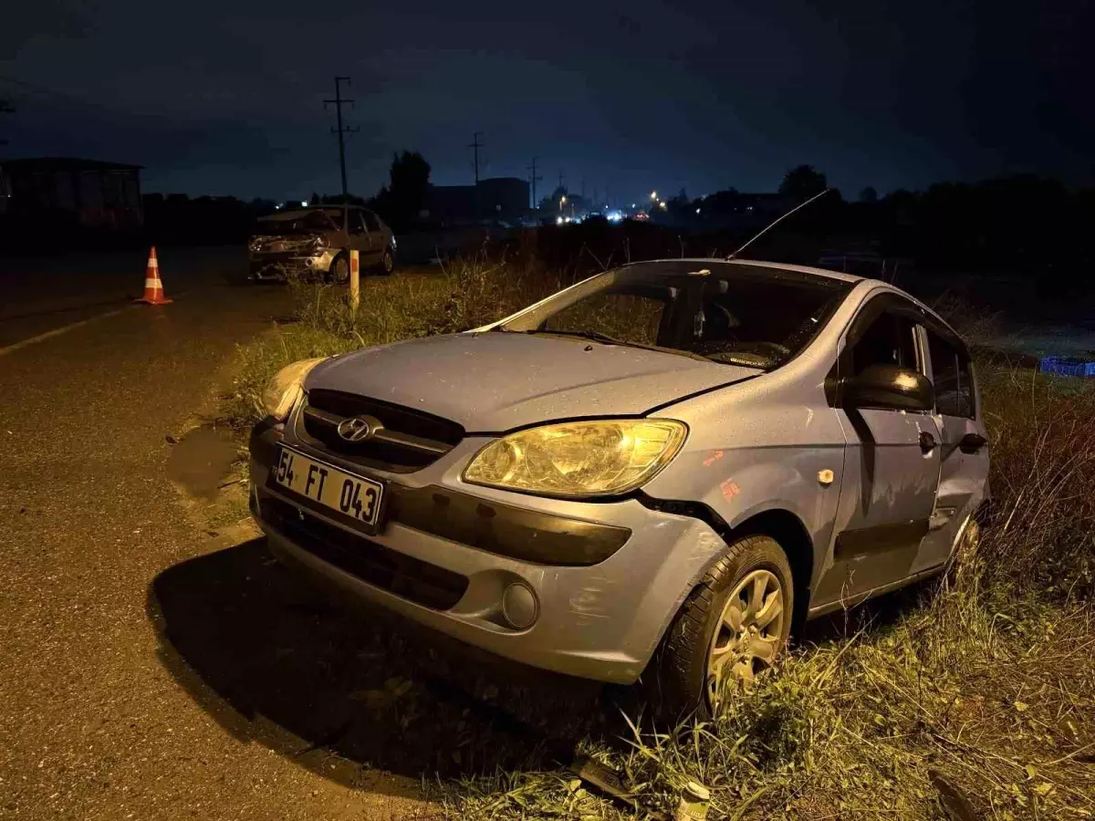 sakaryada iki otomobil carpisti 3 yarali Kx89BEbV.jpg