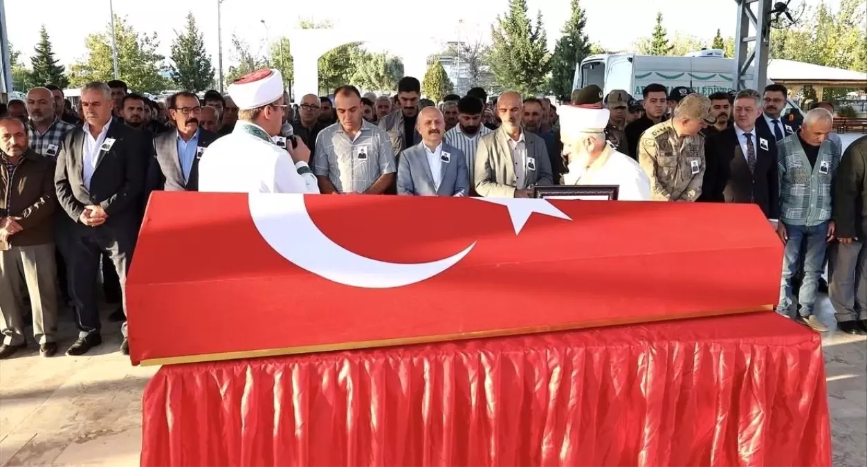 uzman cavus serkan korkmaz son yolculuguna ugurlandi bU73bF5U.jpg