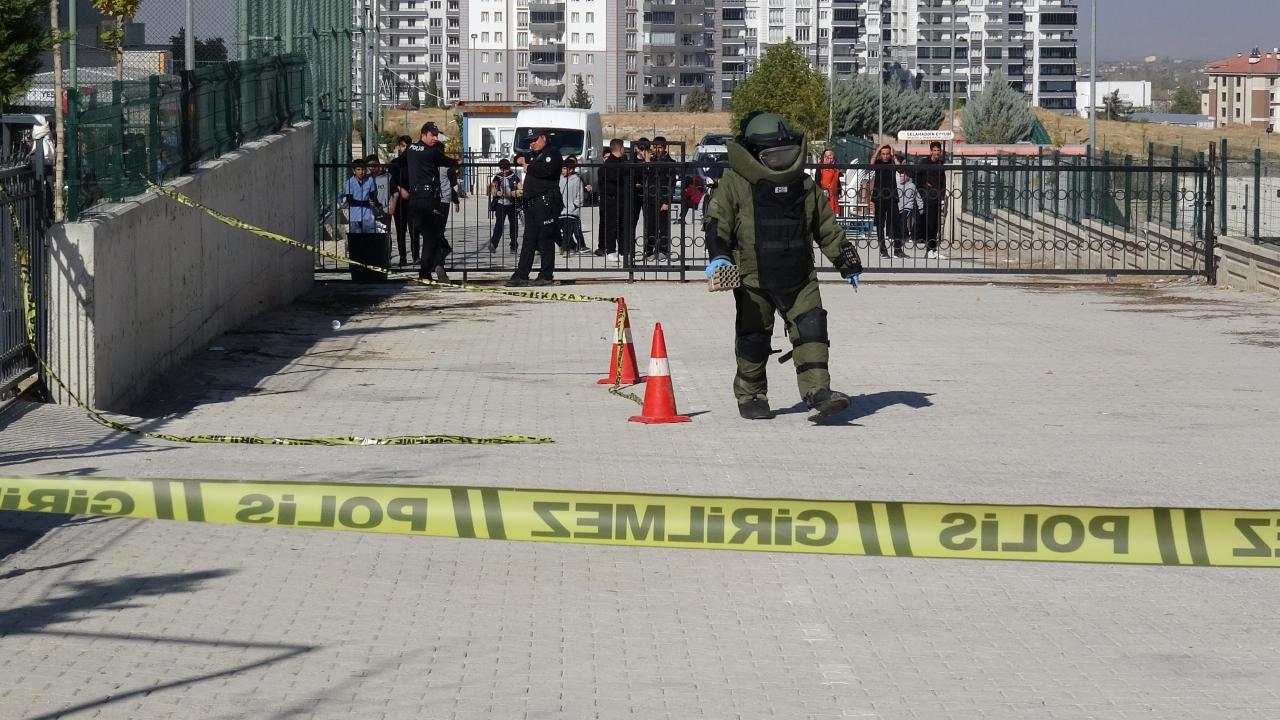 okul yerleskesindeki havai fisek rampasi panige neden oldu 3YiAjX2T.jpg